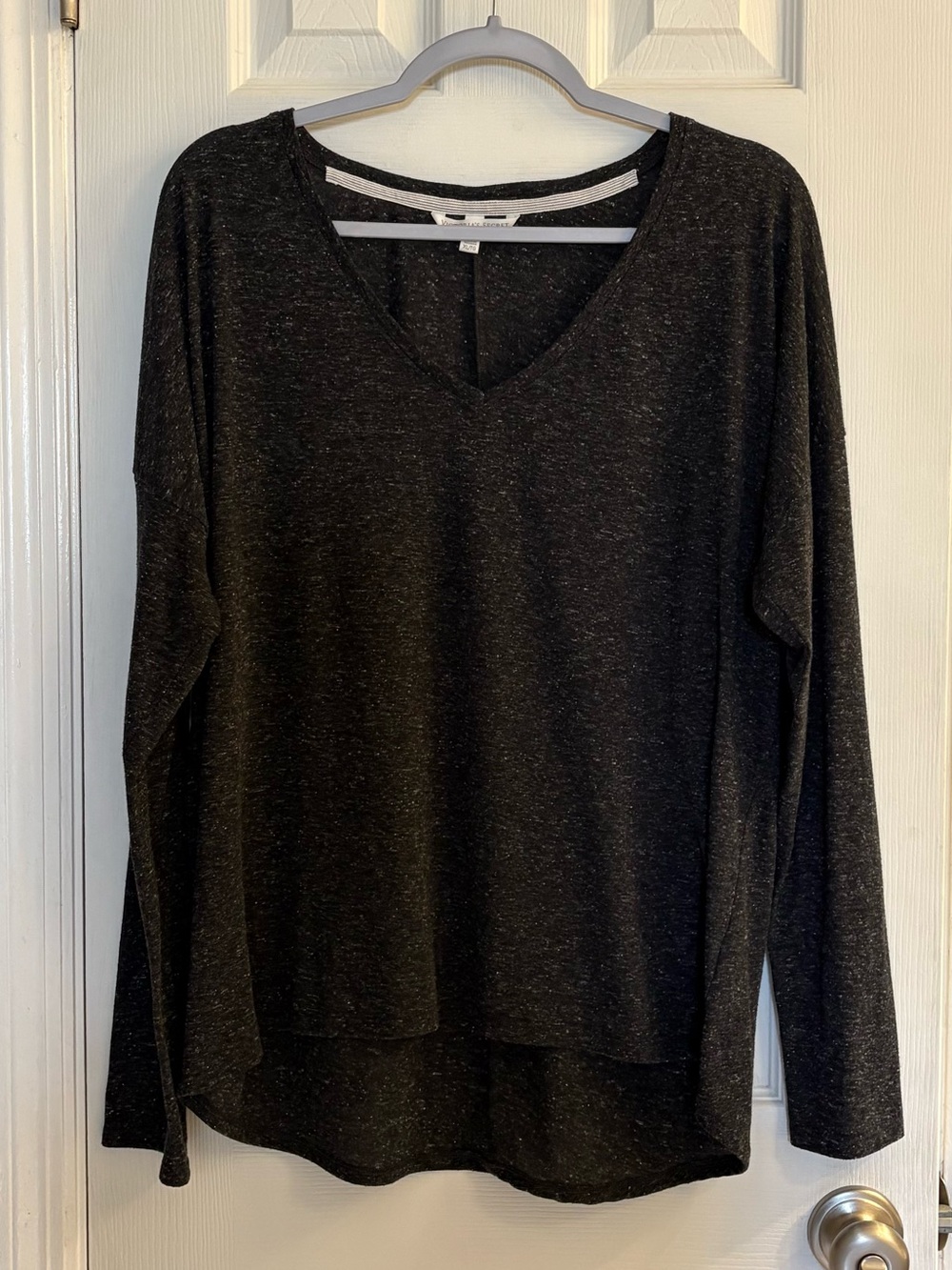 Victoria's Secret Women's Gray Speckled Long Sleeve Pullover Shirt Size XL.